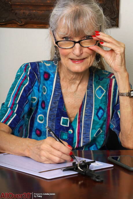 All Over 30 are pleased to offer you xxx pictures featuring Linda Jones xxx gallery 70985