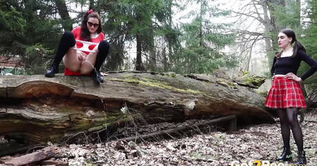 Got 2 Pee offers a free picture gallery with Alexa in pissing fantasies