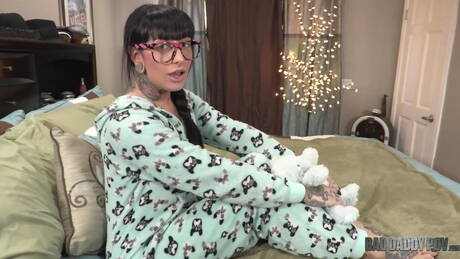 Bad Daddy POV invite you to explore a free pics with Jessie Lee in sex action