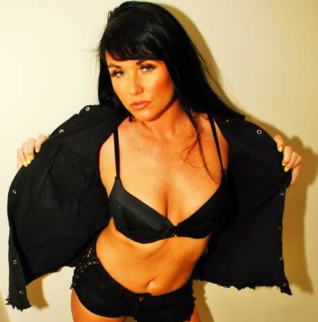 TAC Amateurs pleased to share with you xxx picture gallery with Raunchy Raven xxx gallery 267818